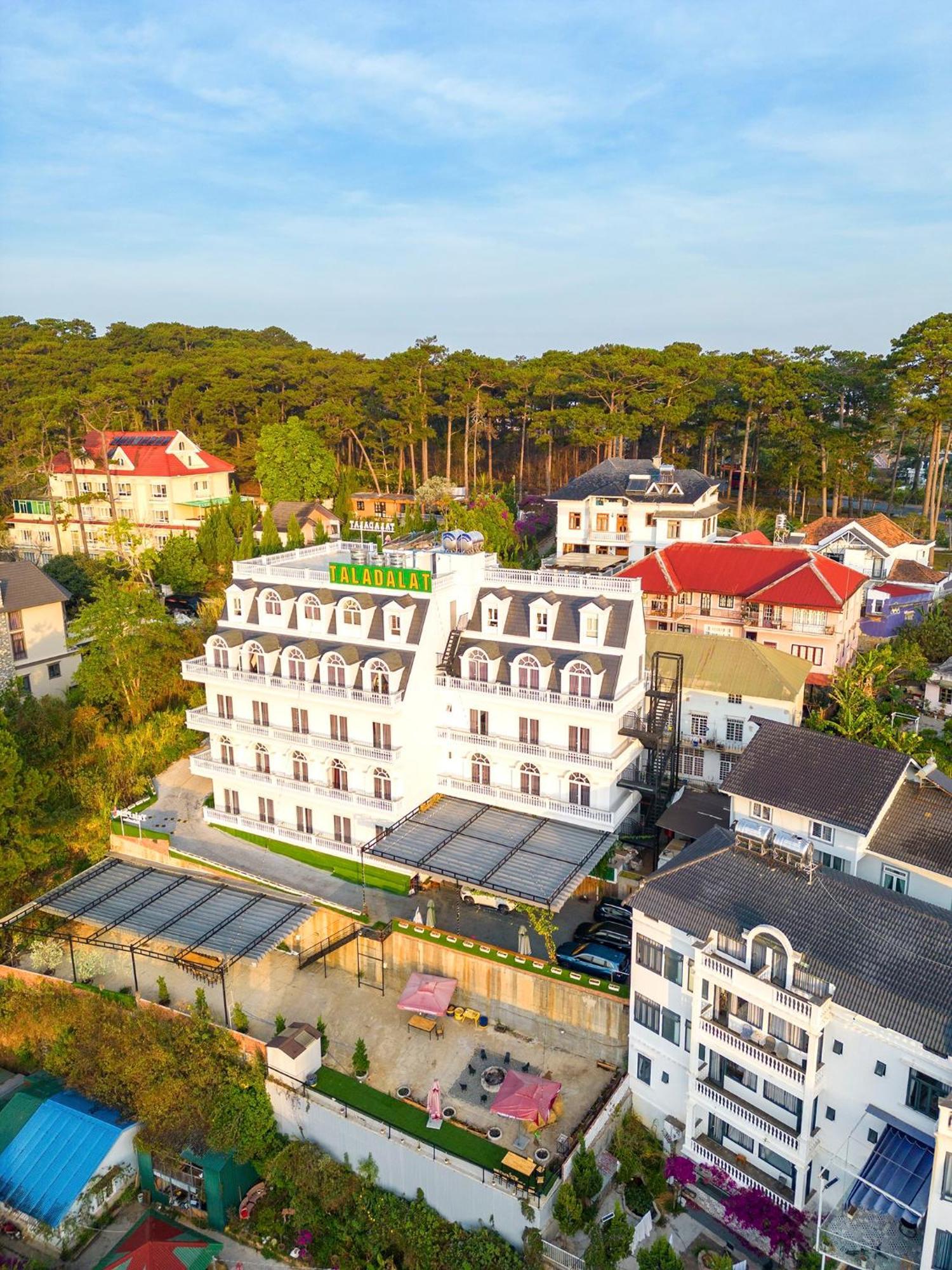 Taladalat Hotel Bagian luar foto
