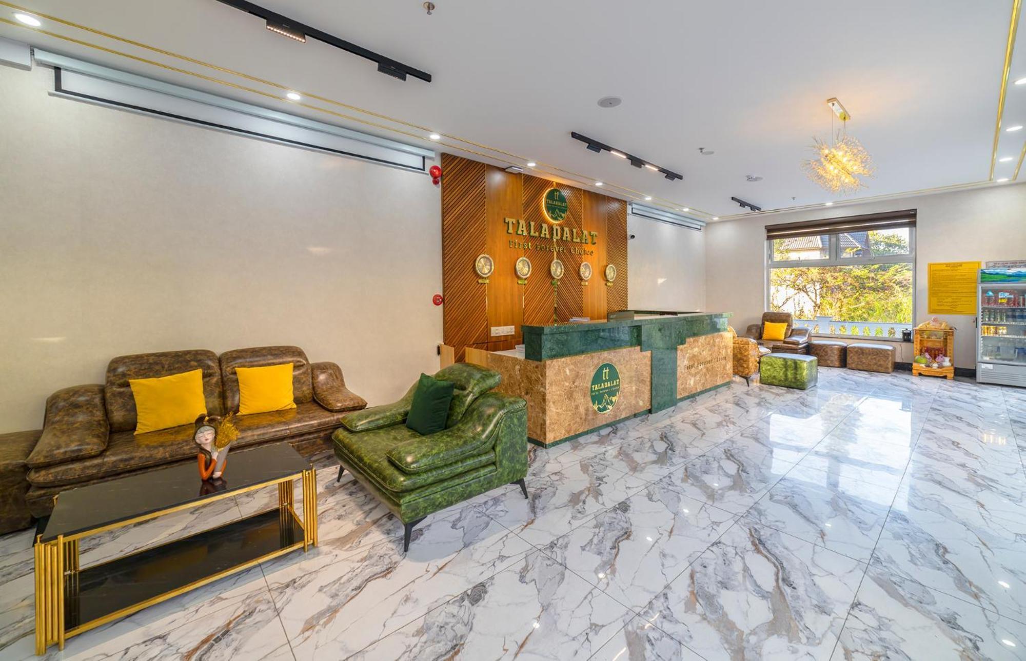 Taladalat Hotel Bagian luar foto