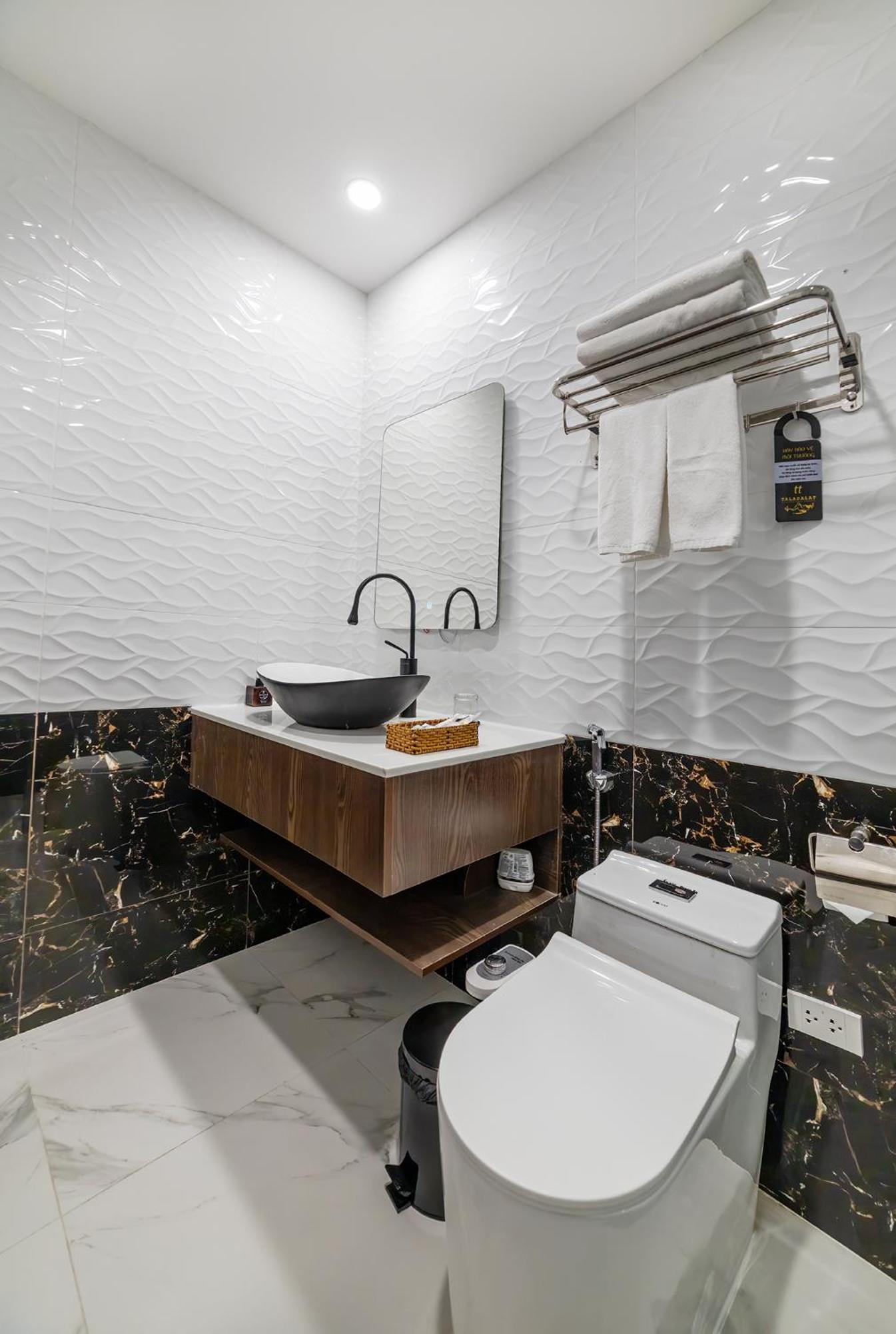 Taladalat Hotel Bagian luar foto